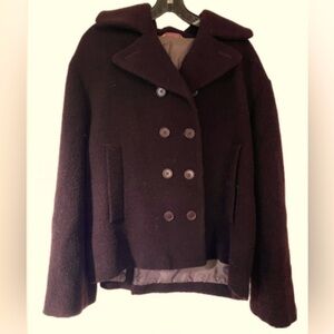 Gorgeous dark brown pea coat size 42 made in Italy.
(4)